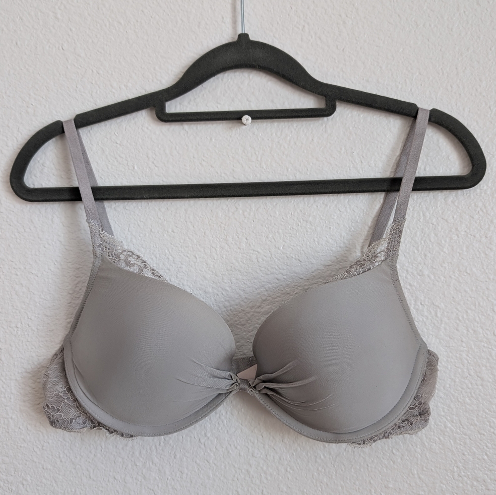 Victoria's Secret Plunge bra in lilac size 36B
